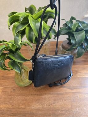 COACH Double Zip Wristlet Wallet Black Pebbled Leather F66505